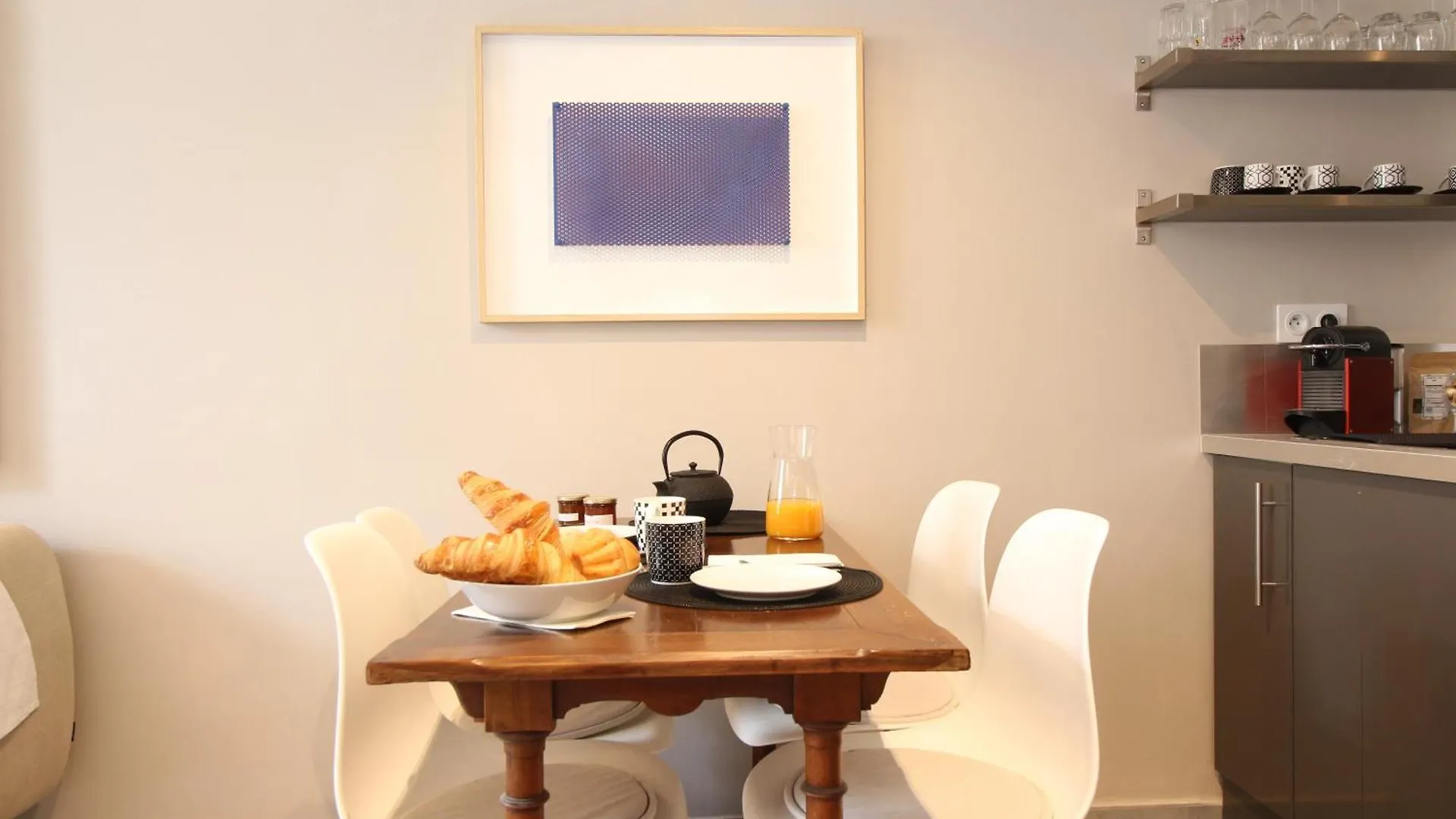 Apartment Nouveaute 2025 - Les Lices 2-Hypercentre-Proche Gare-Wifi Rapide-2P Avignon France