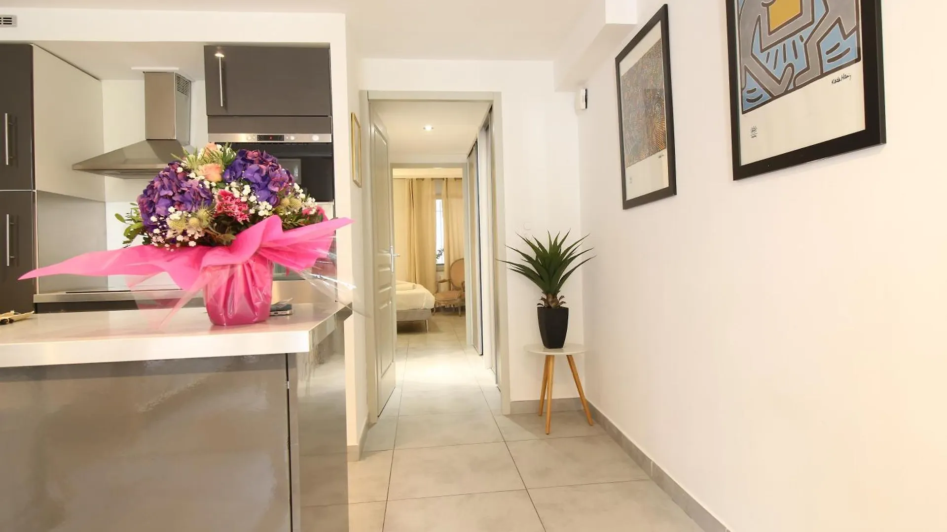 Apartment Nouveaute 2025 - Les Lices 2-Hypercentre-Proche Gare-Wifi Rapide-2P Avignon