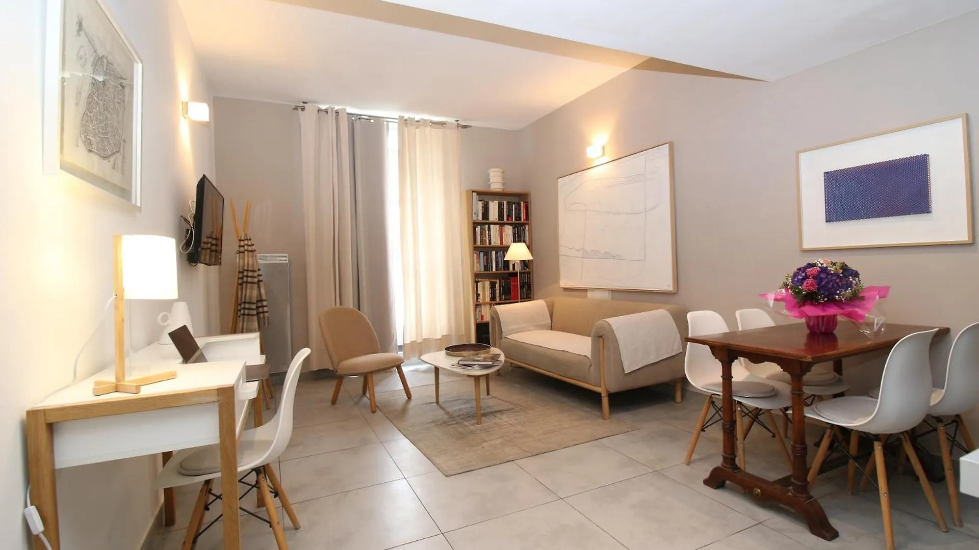 Apartment Nouveaute 2025 - Les Lices 2-Hypercentre-Proche Gare-Wifi Rapide-2P Avignon France