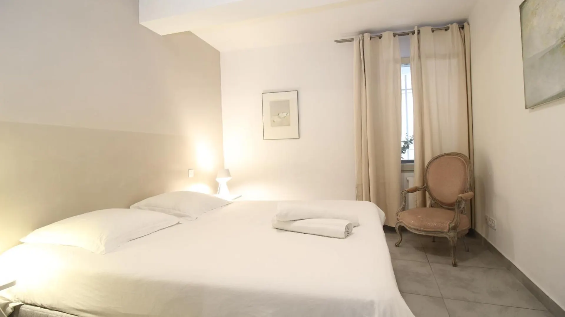 Apartment Nouveaute 2025 - Les Lices 2-Hypercentre-Proche Gare-Wifi Rapide-2P Avignon France