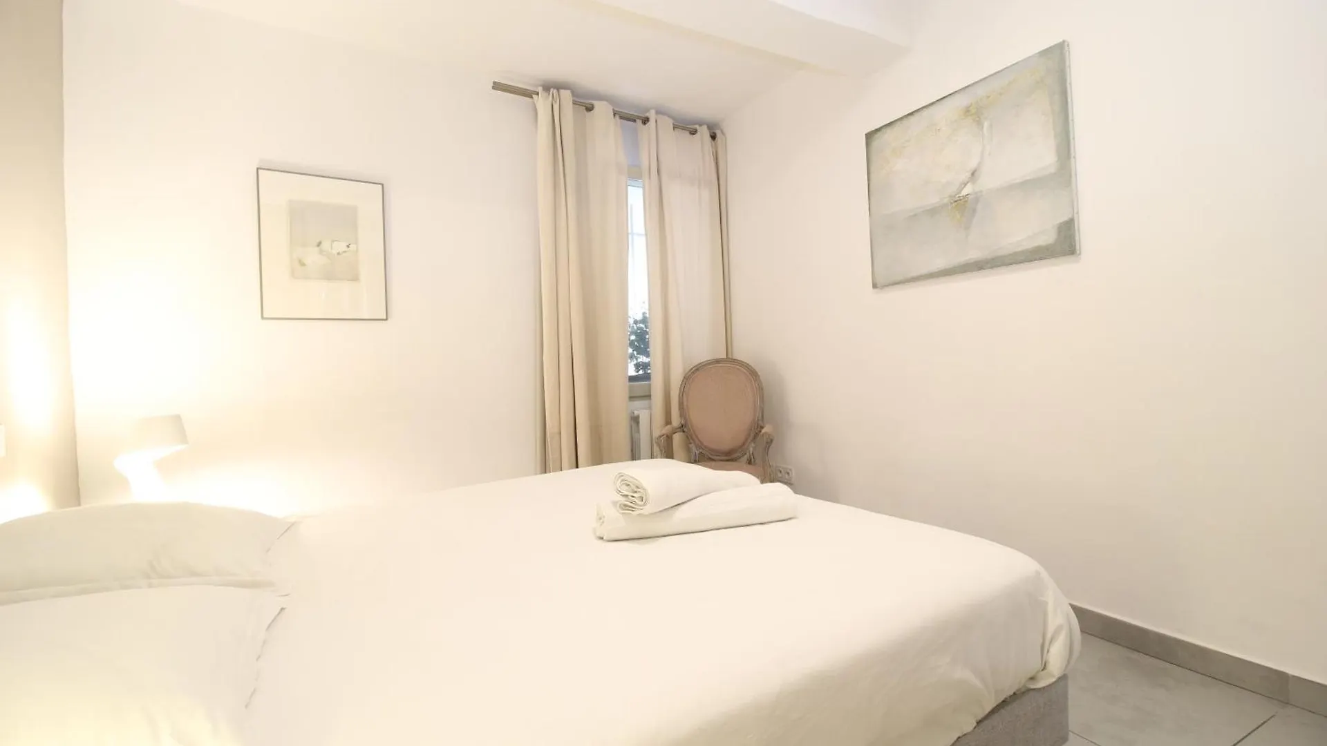 Apartment Nouveaute 2025 - Les Lices 2-Hypercentre-Proche Gare-Wifi Rapide-2P Avignon