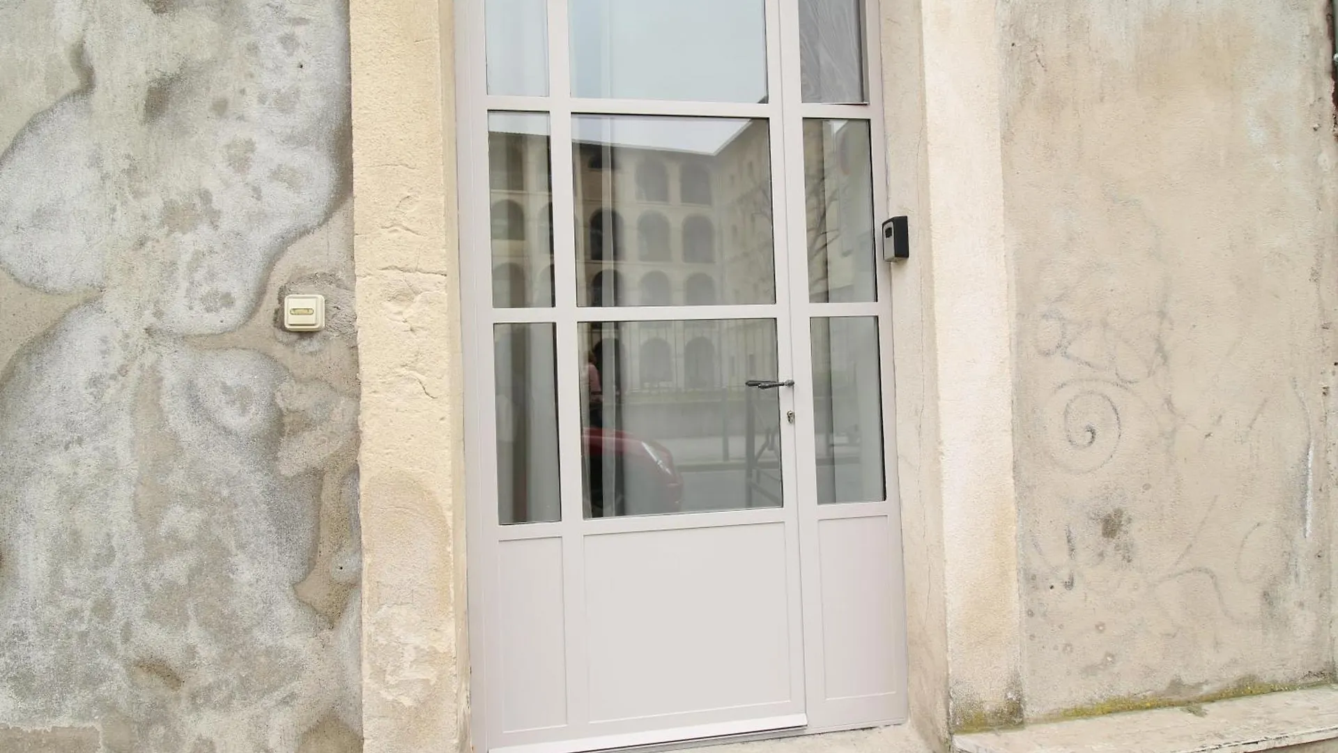 Apartment Nouveaute 2025 - Les Lices 2-Hypercentre-Proche Gare-Wifi Rapide-2P Avignon